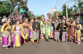 PAMONG KALURAHAN SEMANU MENGIKUTI KIRAB BUDAYA DI KAPANEWON SEMANU